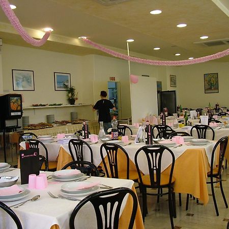 Hotel Madrid Ρίμινι Εξωτερικό φωτογραφία
