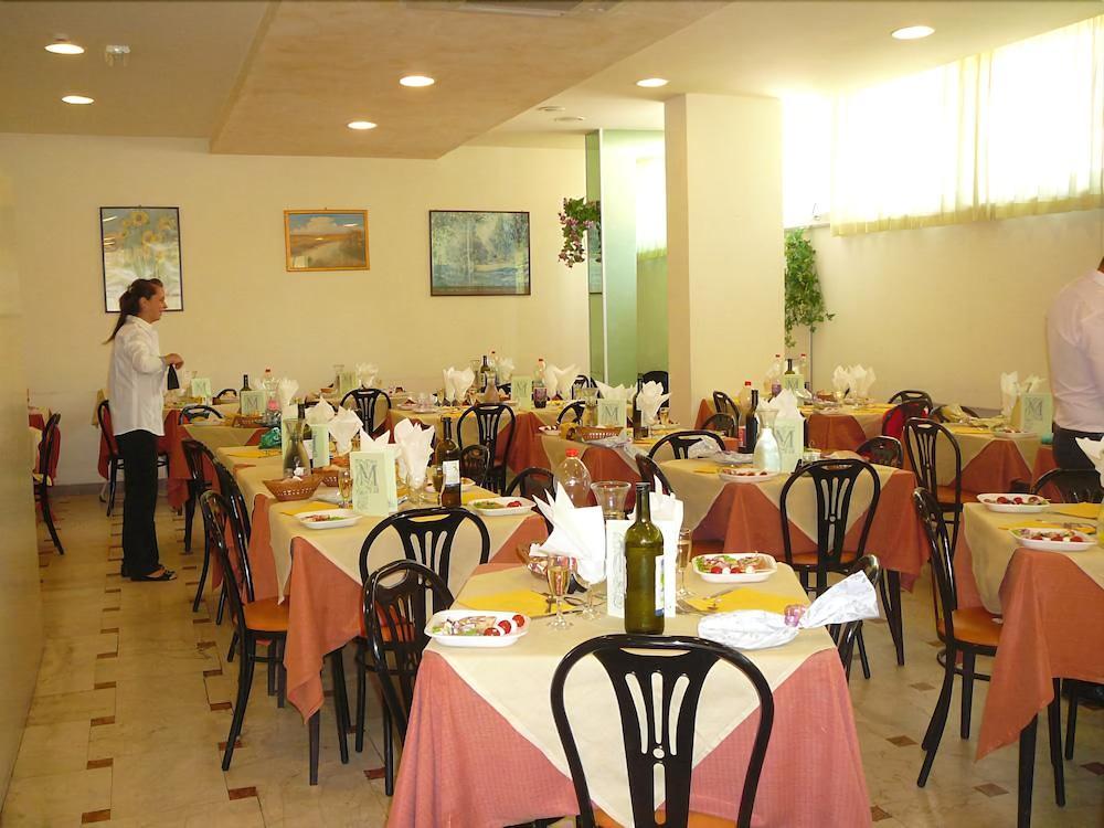Hotel Madrid Ρίμινι Εξωτερικό φωτογραφία