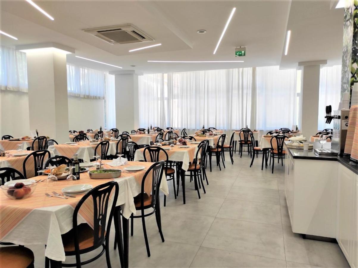 Hotel Madrid Ρίμινι Εξωτερικό φωτογραφία