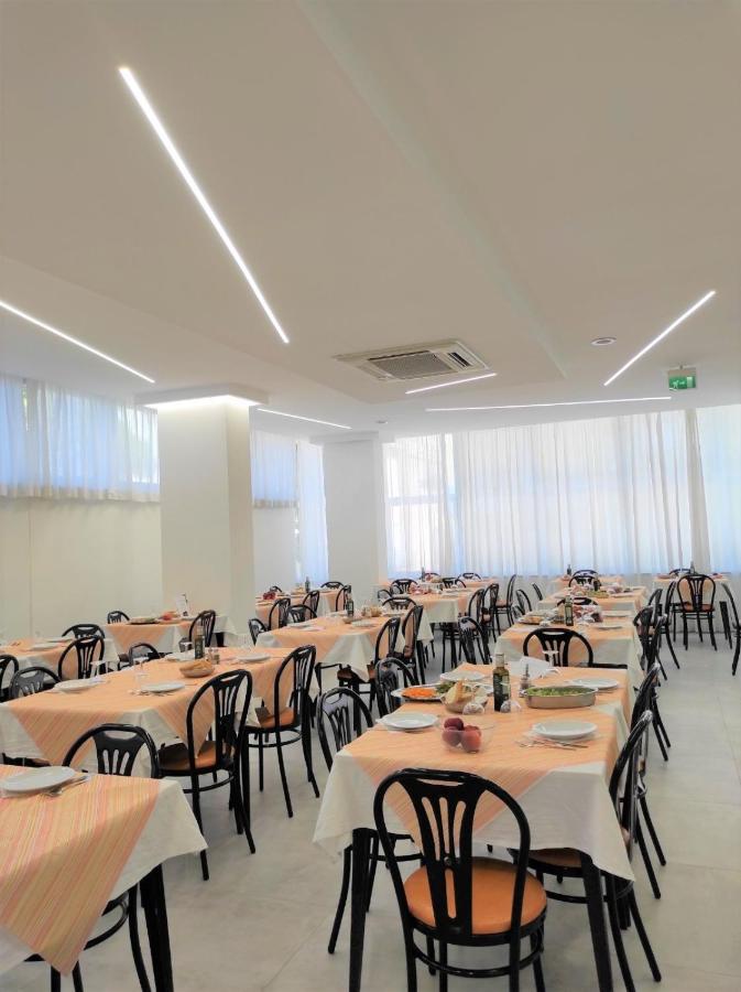 Hotel Madrid Ρίμινι Εξωτερικό φωτογραφία
