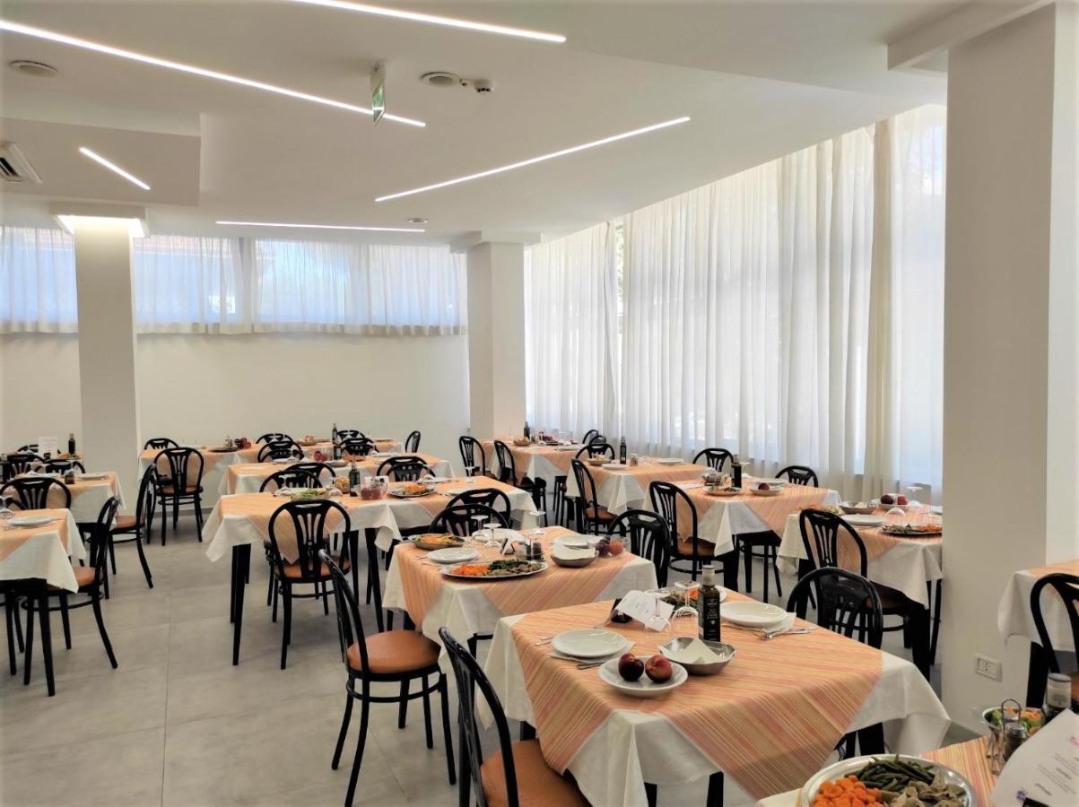 Hotel Madrid Ρίμινι Εξωτερικό φωτογραφία