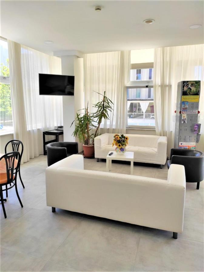 Hotel Madrid Ρίμινι Εξωτερικό φωτογραφία