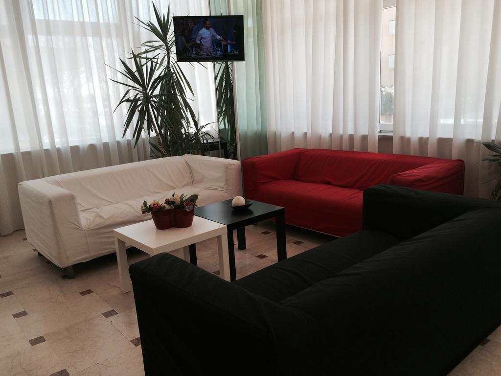 Hotel Madrid Ρίμινι Εξωτερικό φωτογραφία