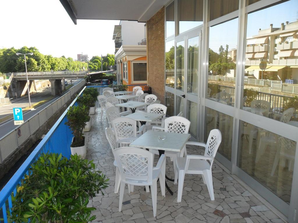 Hotel Madrid Ρίμινι Δωμάτιο φωτογραφία