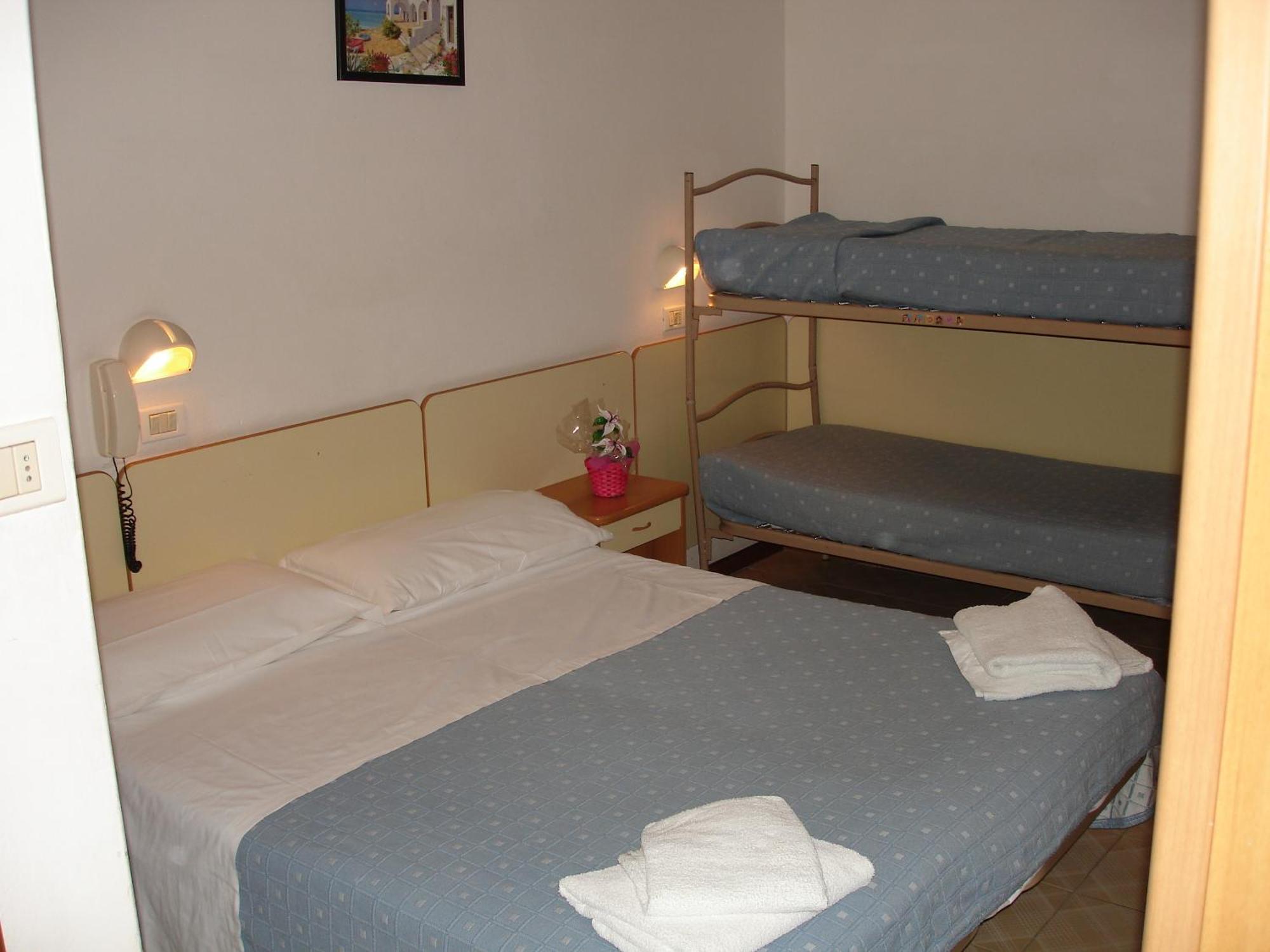 Hotel Madrid Ρίμινι Εξωτερικό φωτογραφία