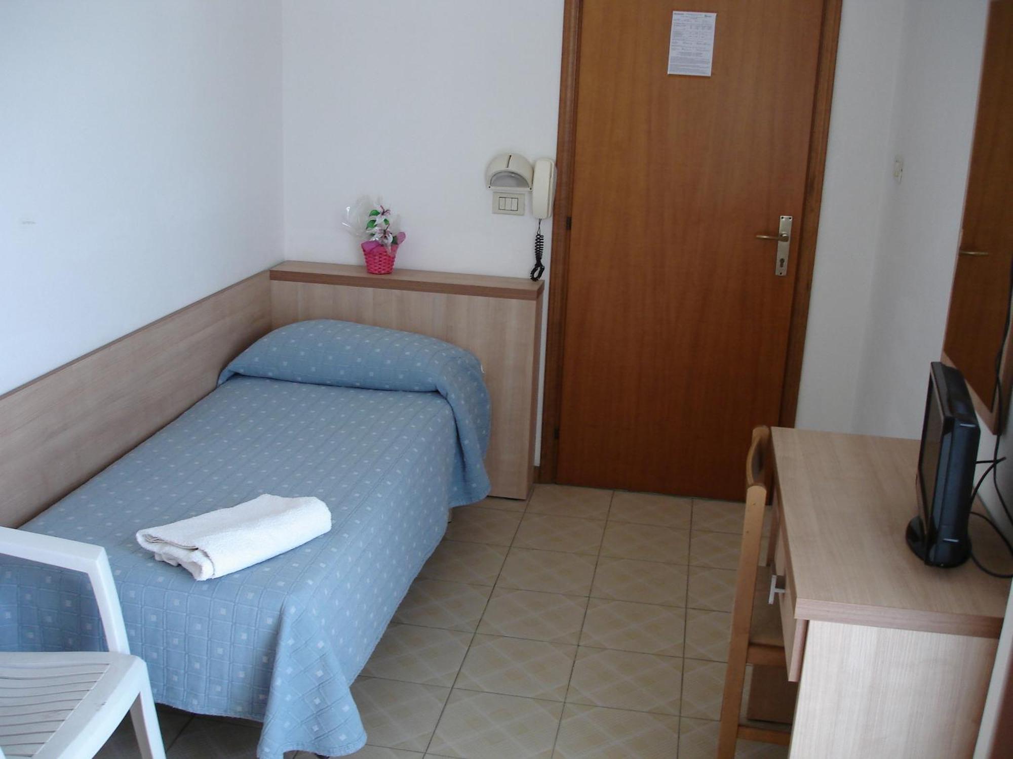 Hotel Madrid Ρίμινι Εξωτερικό φωτογραφία