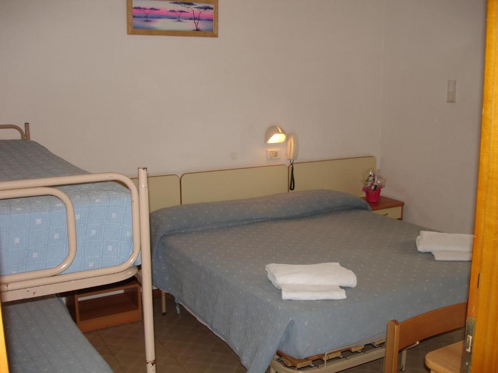 Hotel Madrid Ρίμινι Δωμάτιο φωτογραφία
