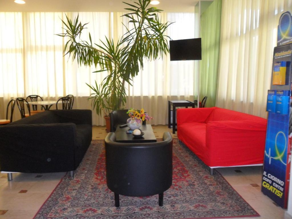 Hotel Madrid Ρίμινι Εξωτερικό φωτογραφία