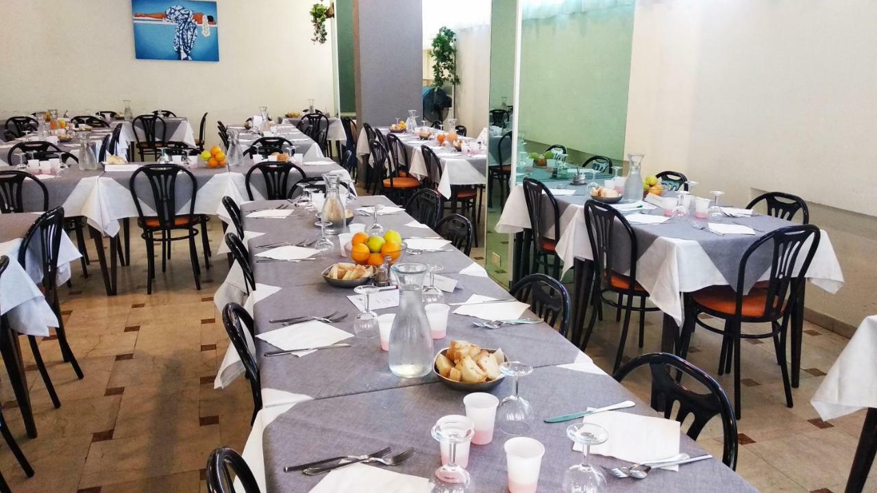 Hotel Madrid Ρίμινι Εξωτερικό φωτογραφία