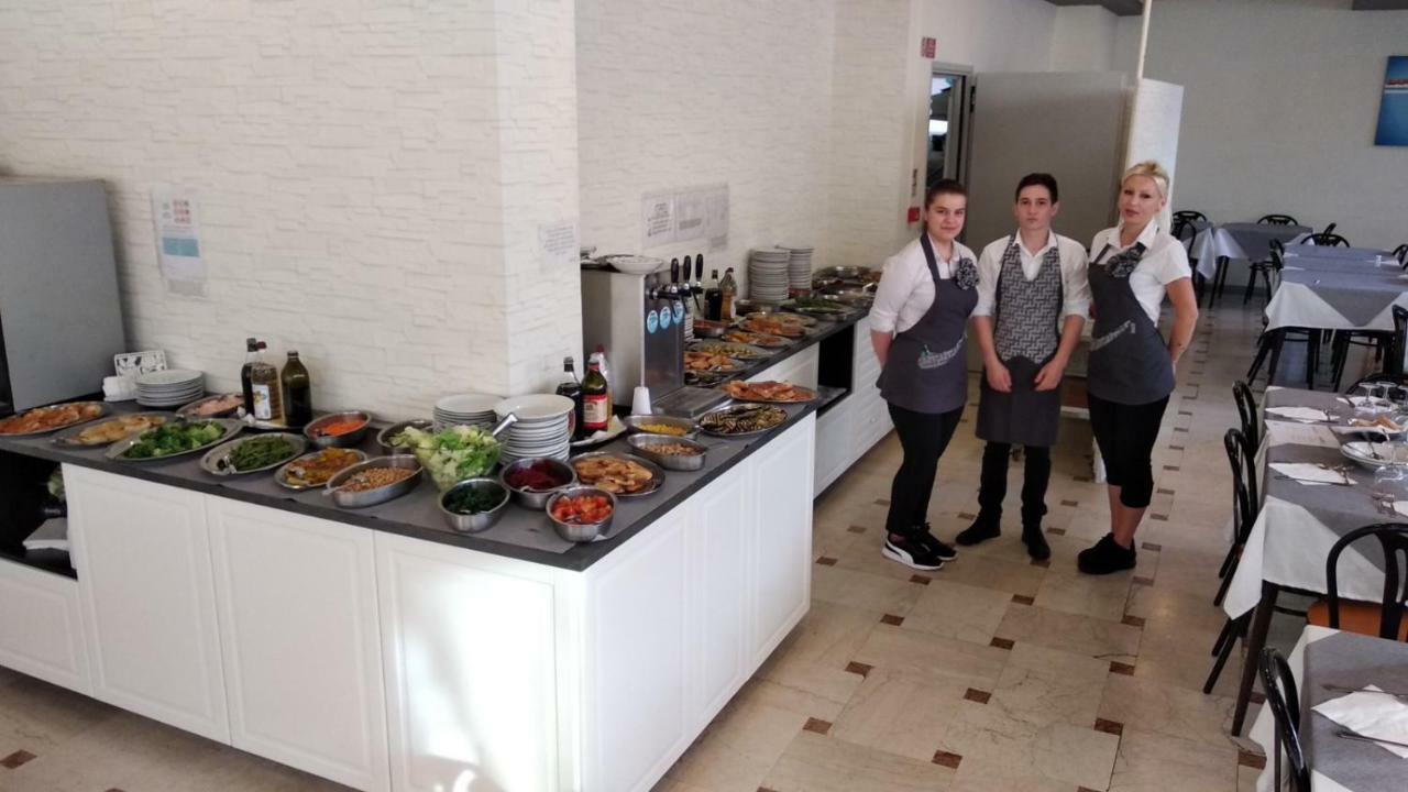 Hotel Madrid Ρίμινι Εξωτερικό φωτογραφία